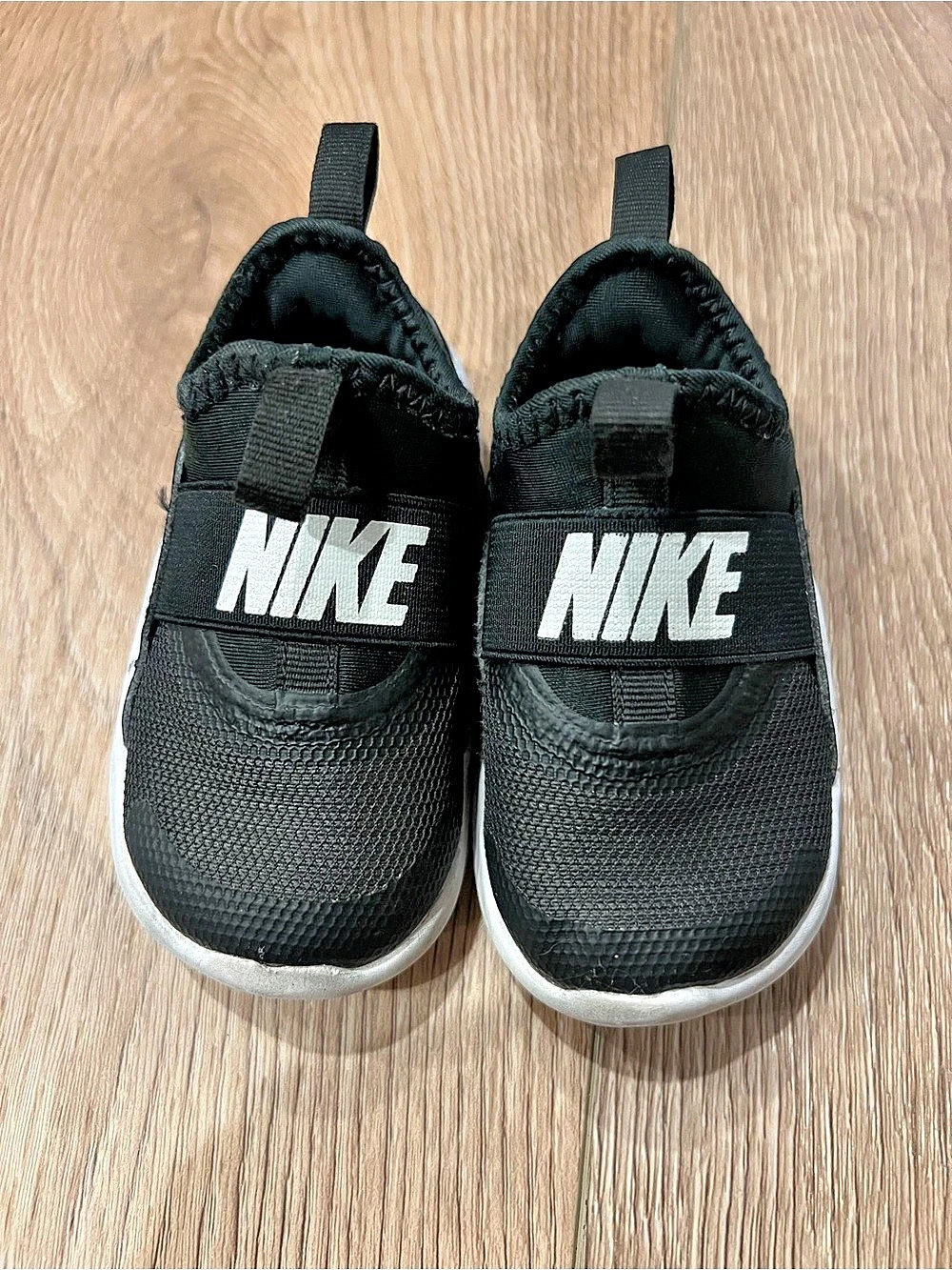 Nike Flex Runner 2 Kids Black & White Sneakers